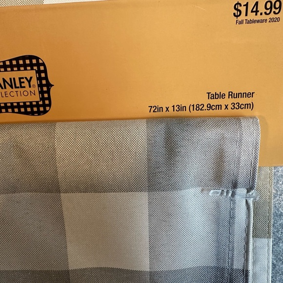 Beautiful silver/grey plaid table runner NWT - Picture 1 of 2